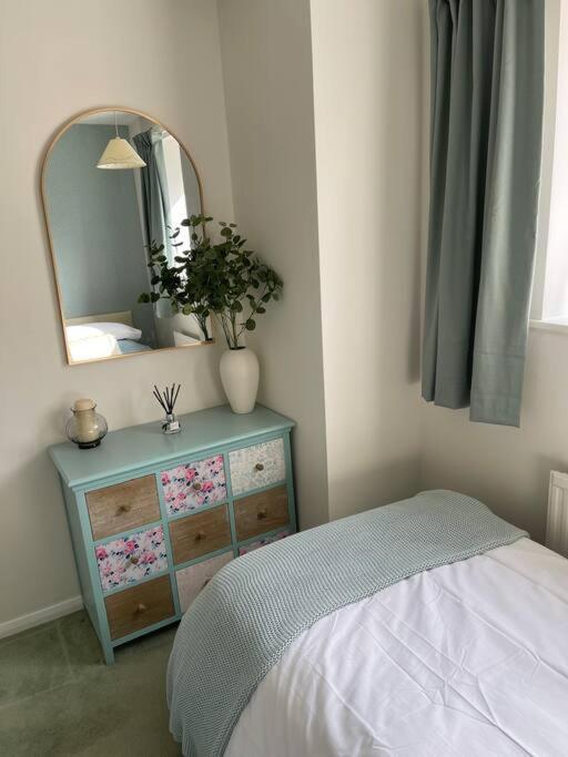 Centre Of Town House 3 Bedrooms Sleeps 5 And Infant Free Onsite Parking 2 Cars King's Lynn Exterior photo