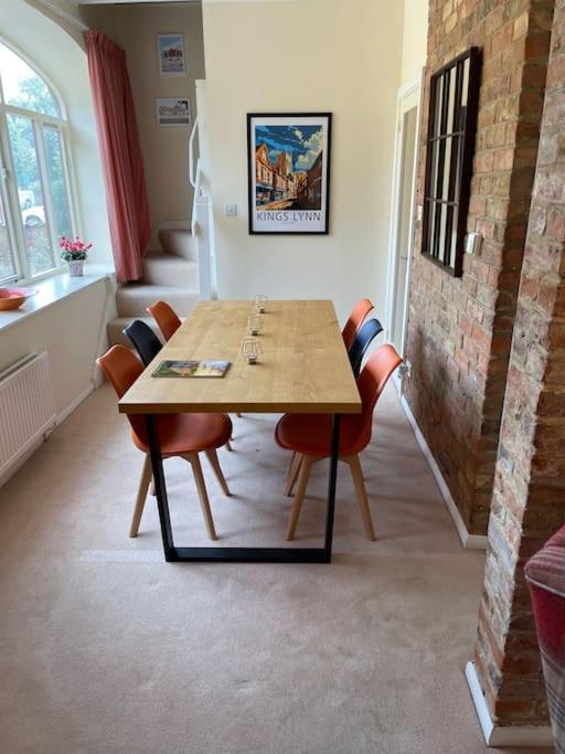 Centre Of Town House 3 Bedrooms Sleeps 5 And Infant Free Onsite Parking 2 Cars King's Lynn Exterior photo